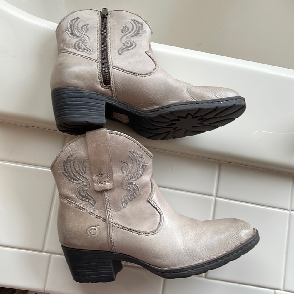 Womens born short boots